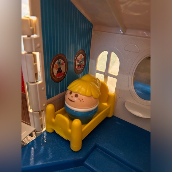 COPY - Vintage 80’s Little Tikes house with 5 little people - Picture 8 of 15